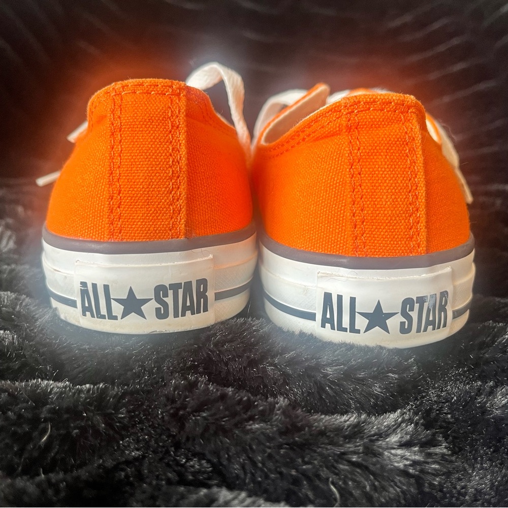Orange Converse ALL STAR, Women’s 8, Men’s 6. Great Condition!